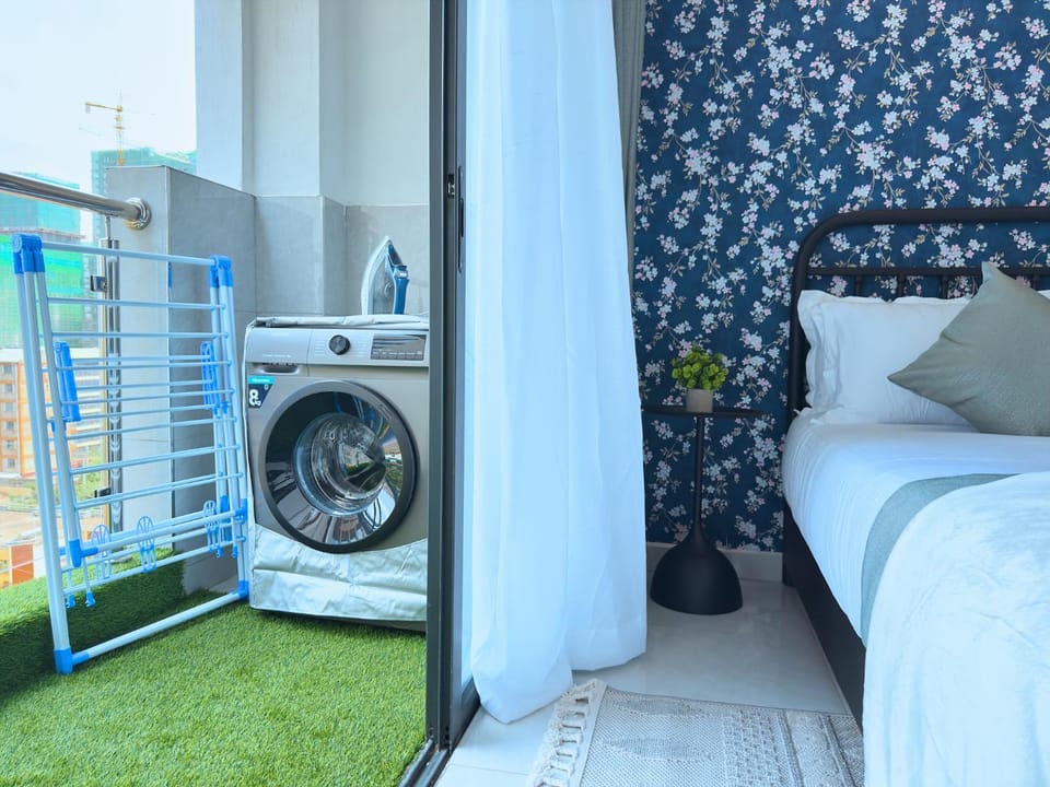 Bed, Bedroom, washing machine