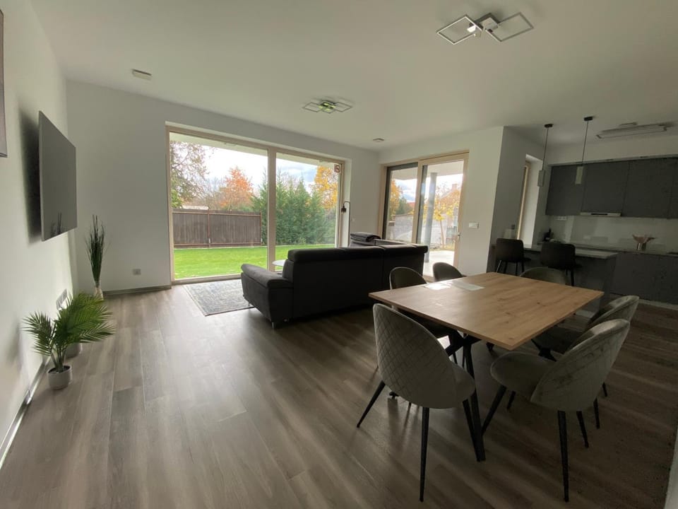 TV and multimedia, Living room, Dining area