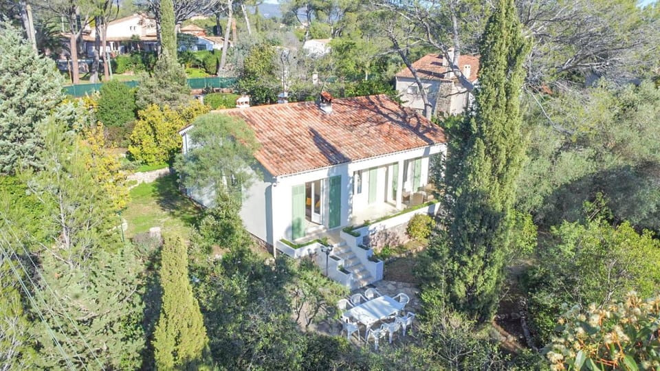 Property building, Spring, Day, Natural landscape, Garden, Garden view