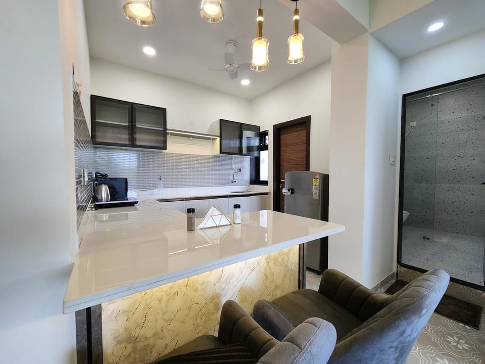 Kitchen or kitchenette, oven