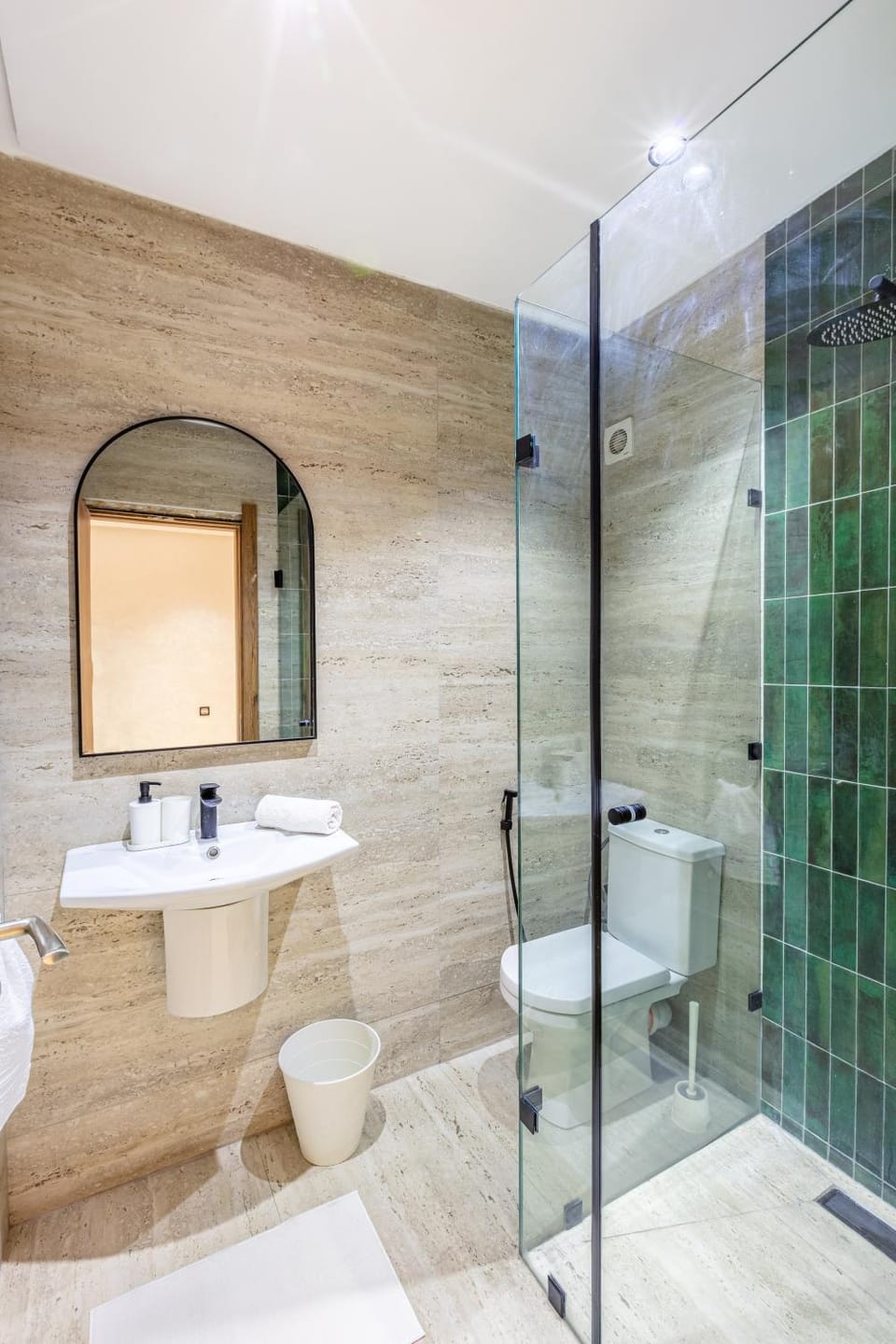 Shower, Toilet, Bathroom, towels