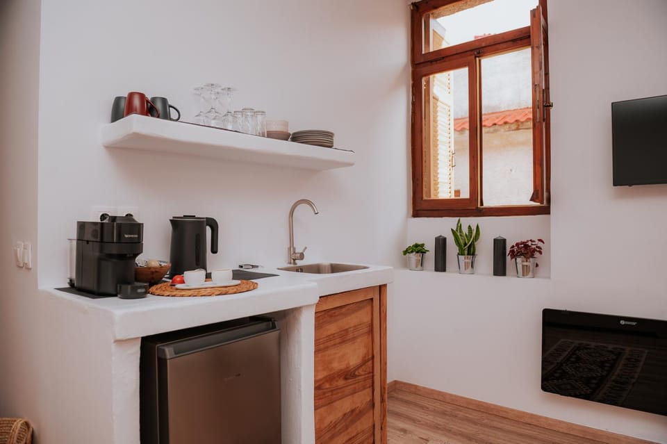 minibar, toaster