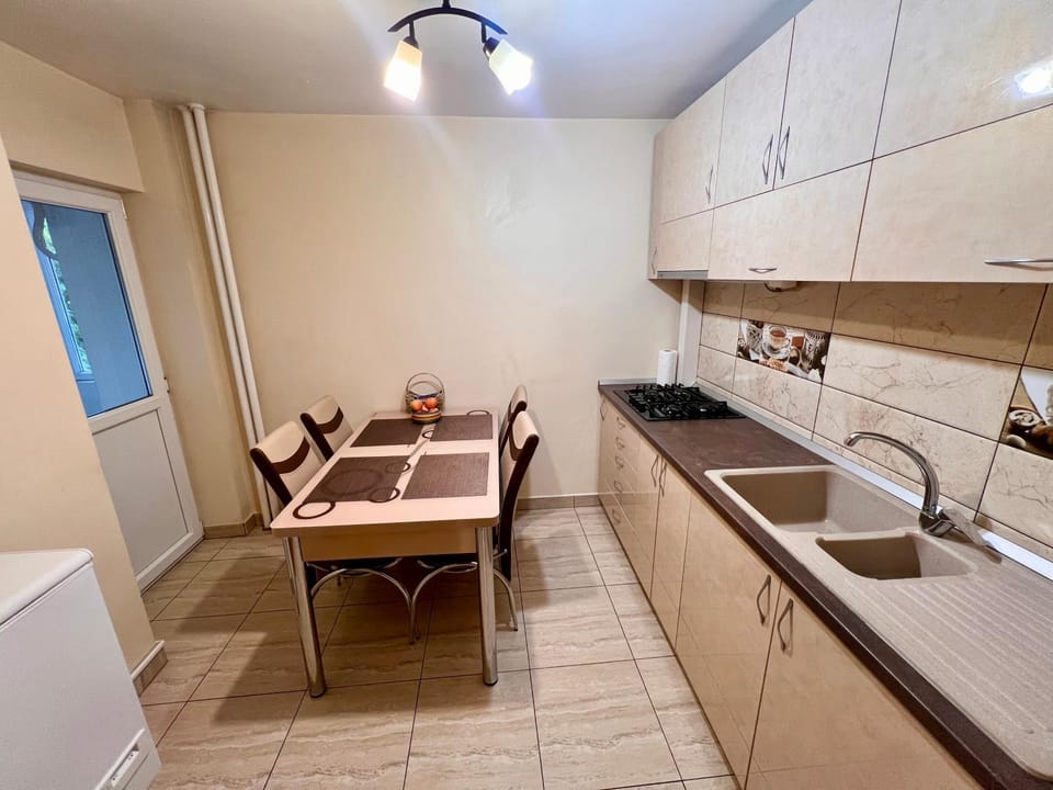 Kitchen or kitchenette, Dining area, stove