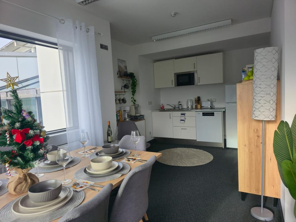 Kitchen or kitchenette, Dining area, Food