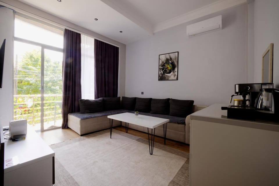 Coffee/tea facilities, Living room, Seating area