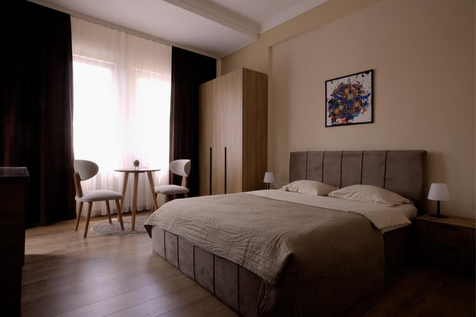 Bed, Living room, Photo of the whole room, Seating area, Bedroom