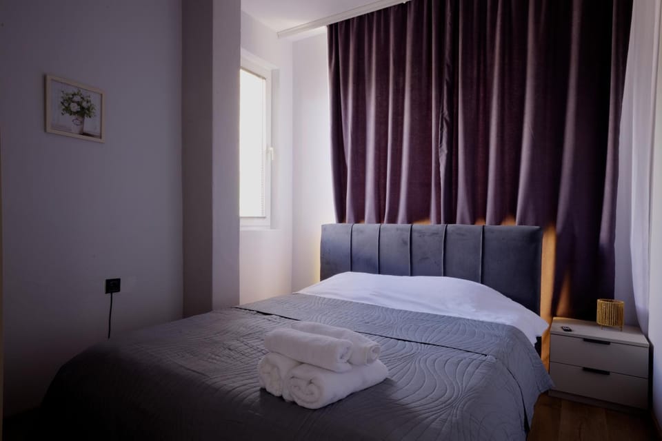 Bed, Photo of the whole room, Bedroom, towels