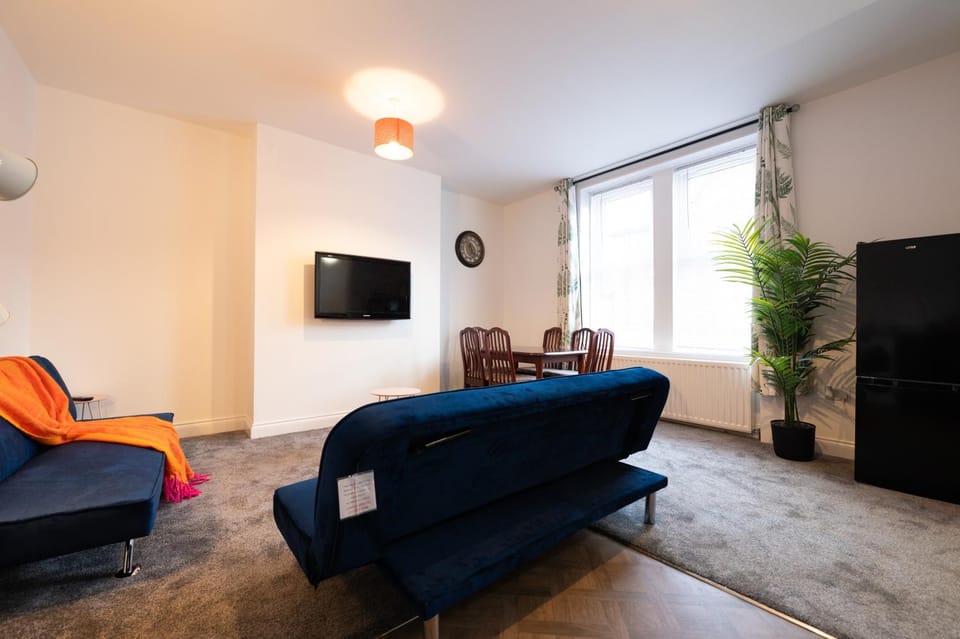 Bed, Living room, Dining area