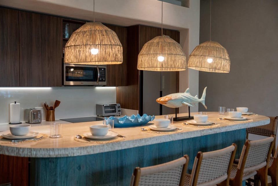 Premium Beachfront - 3BR - Heated Infinity Pool Apartment in Isla Mujeres