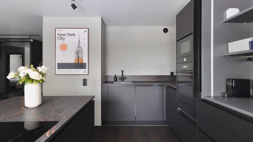 Coffee/tea facilities, Kitchen or kitchenette, dishwasher, microwave, oven, stove