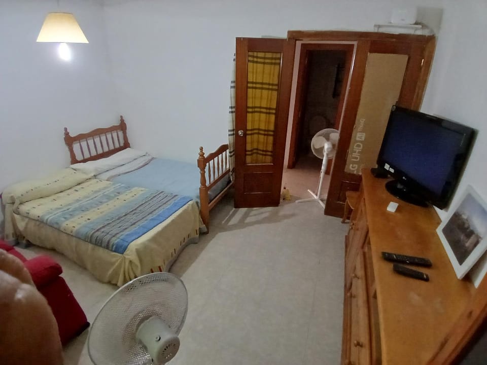 Bed, Photo of the whole room, Evening entertainment, Bedroom