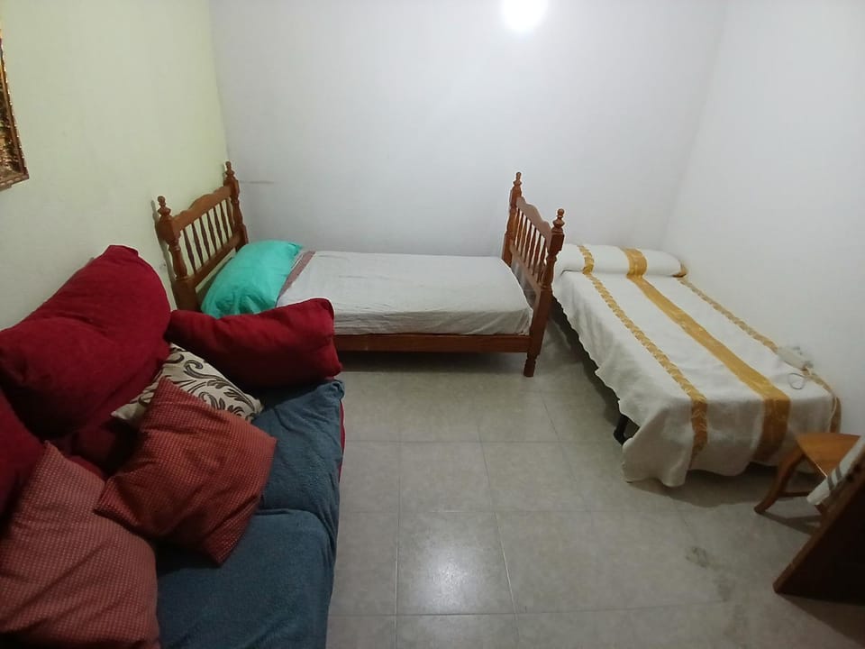 Bed, Photo of the whole room, Seating area, Dining area, Bedroom