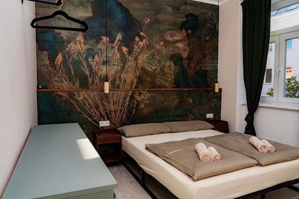 Bed, Photo of the whole room, Decorative detail, Bedroom, towels