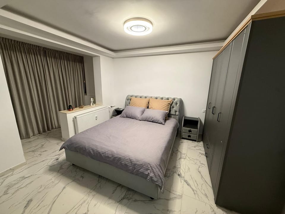 Bed, TV and multimedia, Photo of the whole room, Bedroom, wardrobe