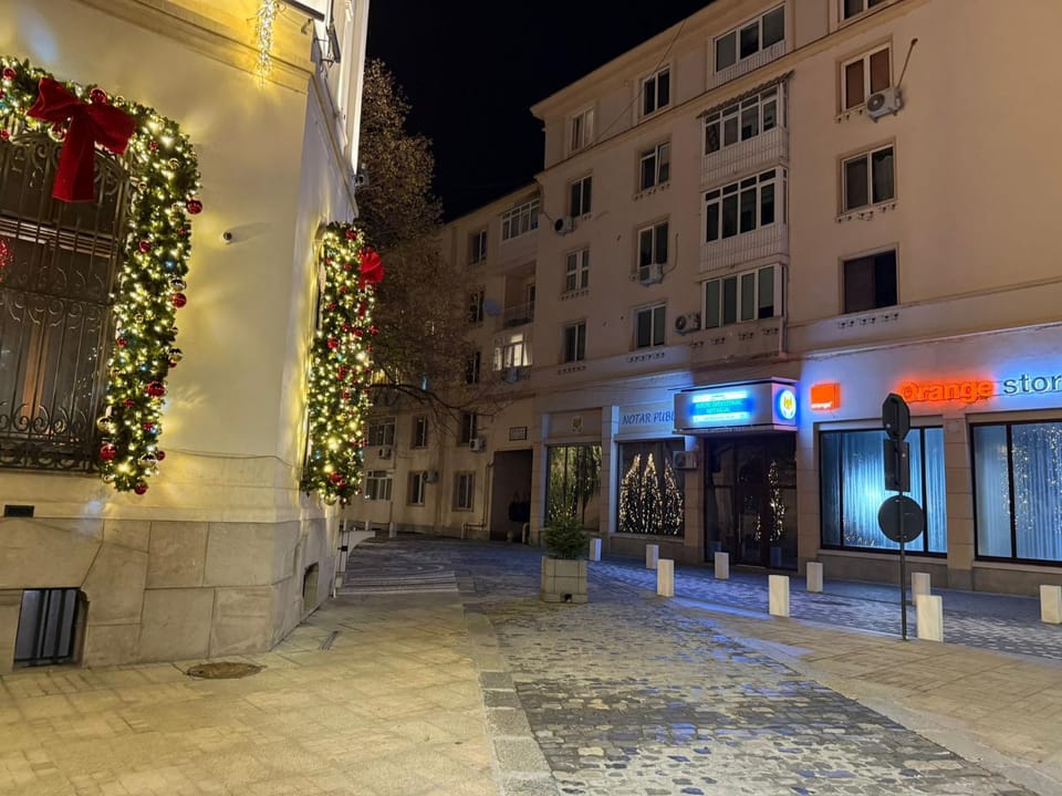 Property building, Facade/entrance, Location