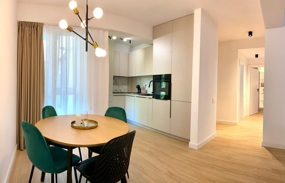 Kitchen or kitchenette, Dining area, dishwasher, oven, stove