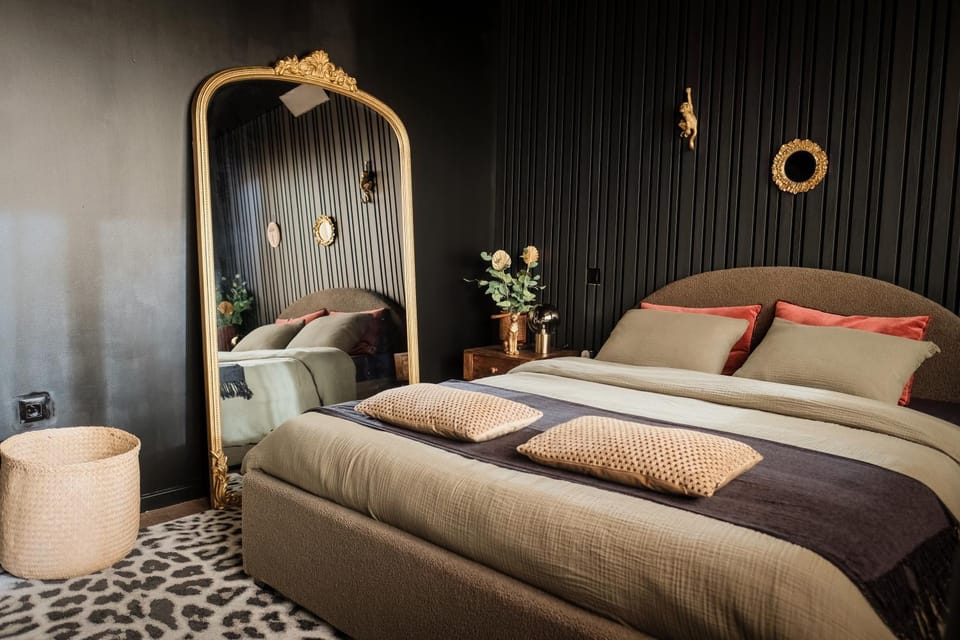 Bed, Photo of the whole room, Bedroom