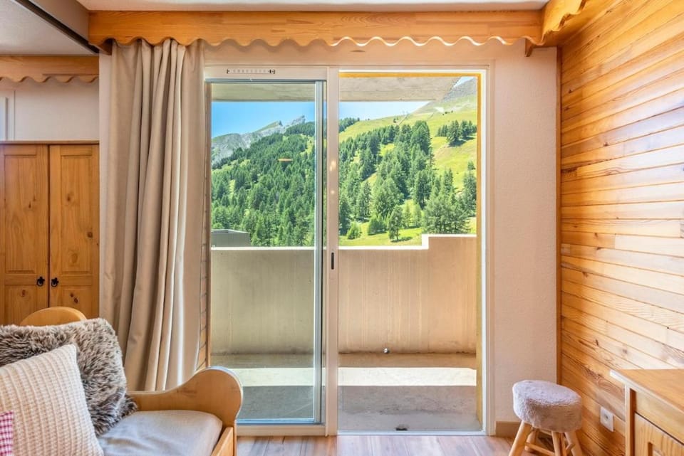 Living room, Mountain view