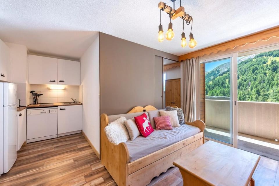 Kitchen or kitchenette, Living room