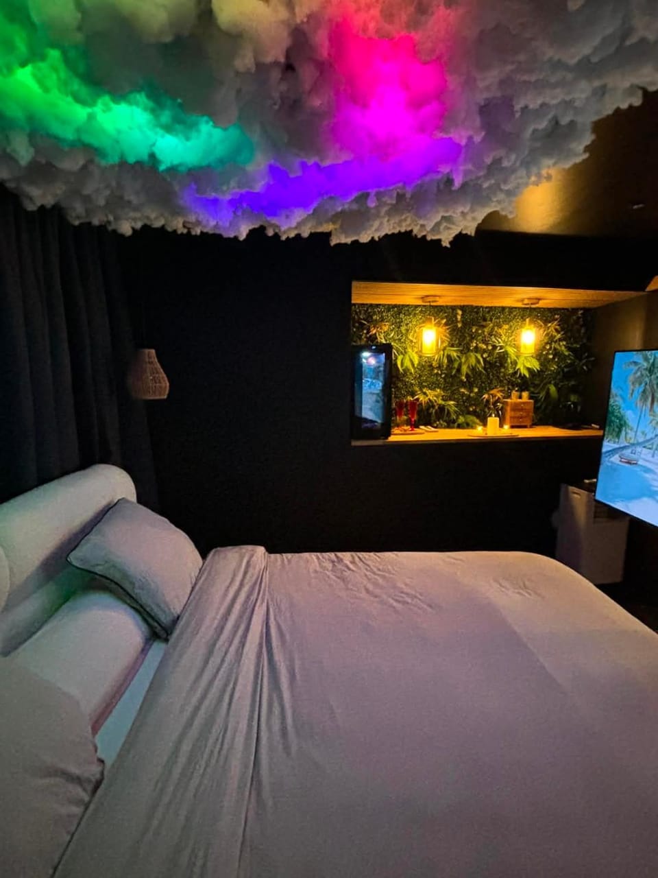 L'écrin Secret Suite & NETFLIX Aubagne-Cassis-Marseille Love hotel in French Riviera