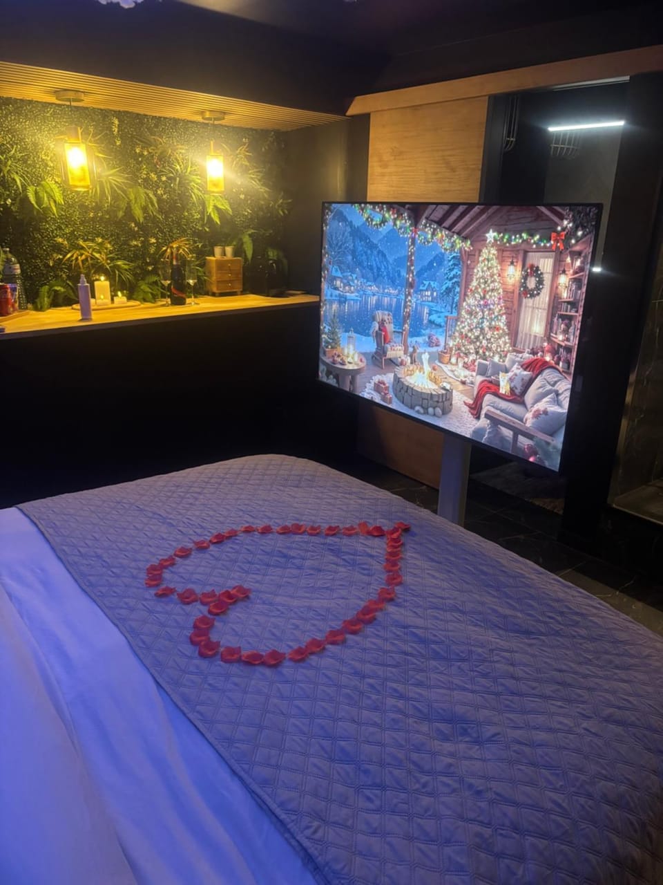 L'écrin Secret Suite & NETFLIX Aubagne-Cassis-Marseille Love hotel in French Riviera