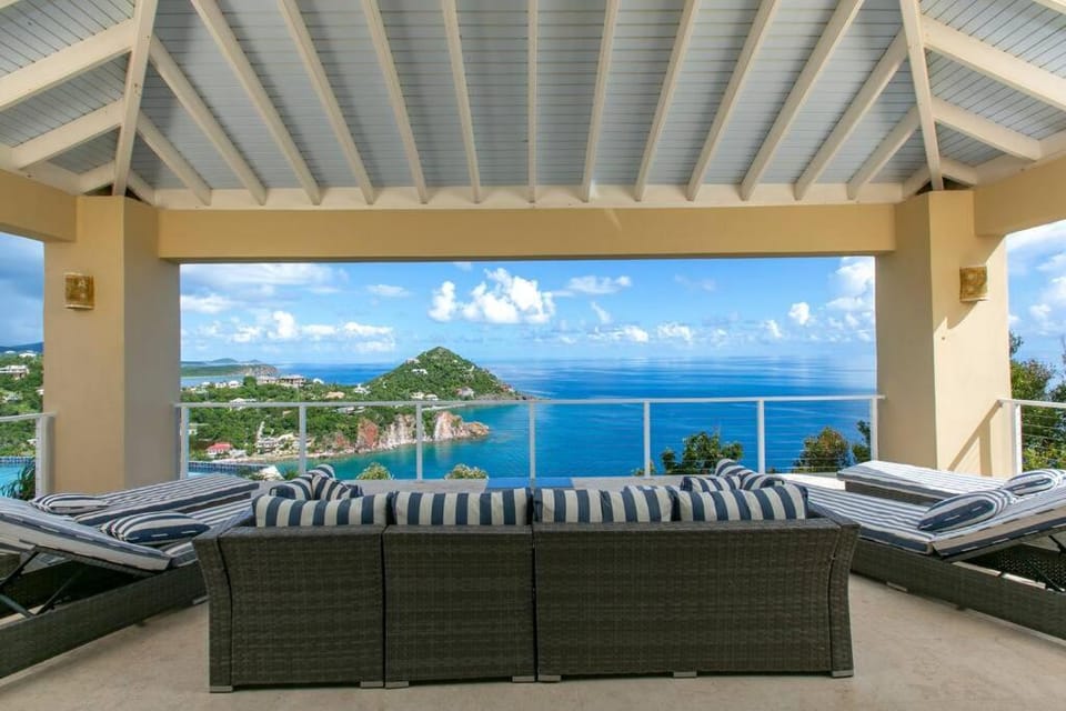 Maria Bluff Main House Villa- Modern Renovations Private Pool Ocean Front Views and Pool Table House in Cruz Bay