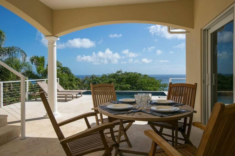 Maria Bluff Cottage Villa-Romantic Ocean Views Modern Private Pool Villa in Cruz Bay