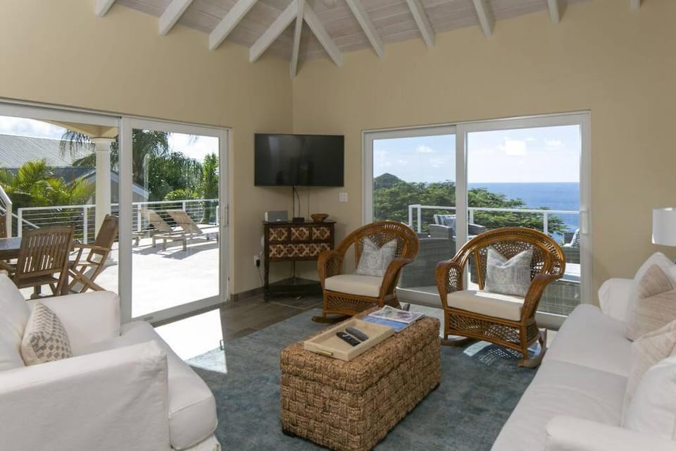 Maria Bluff Cottage Villa-Romantic Ocean Views Modern Private Pool Villa in Cruz Bay