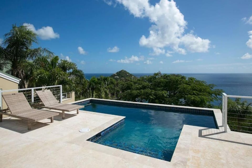 Maria Bluff Cottage Villa-Romantic Ocean Views Modern Private Pool Villa in Cruz Bay