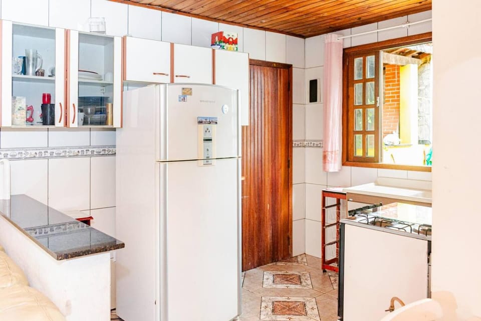 Kitchen or kitchenette, oven, pet friendly, stove