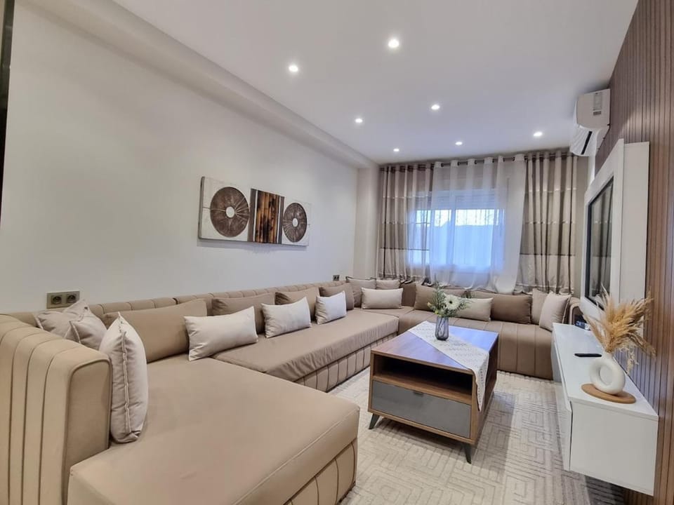 Spacious & Nice Accommodation with 6 beds, air-conditioned Apartment in Tangier