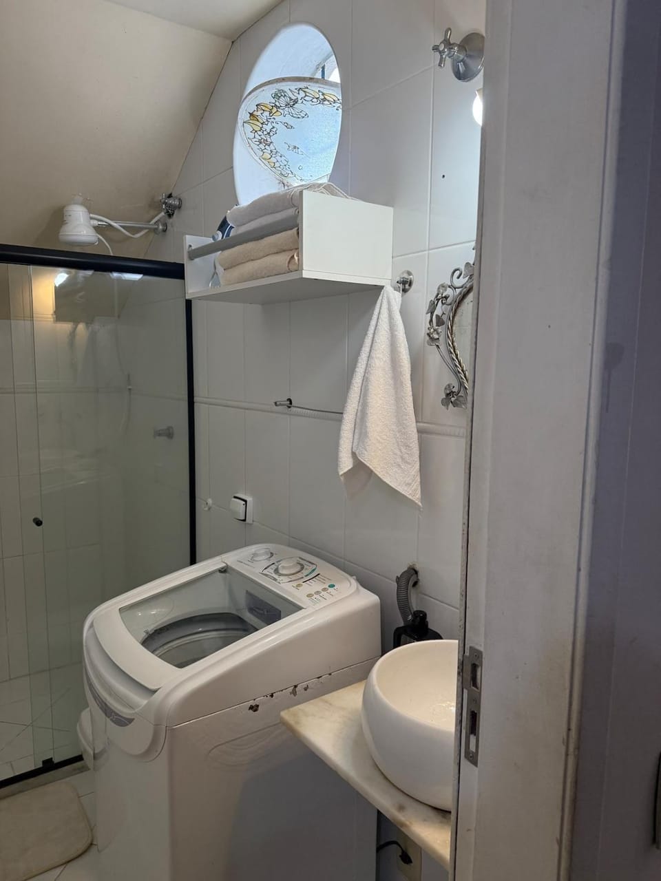 Bathroom, towels, washing machine