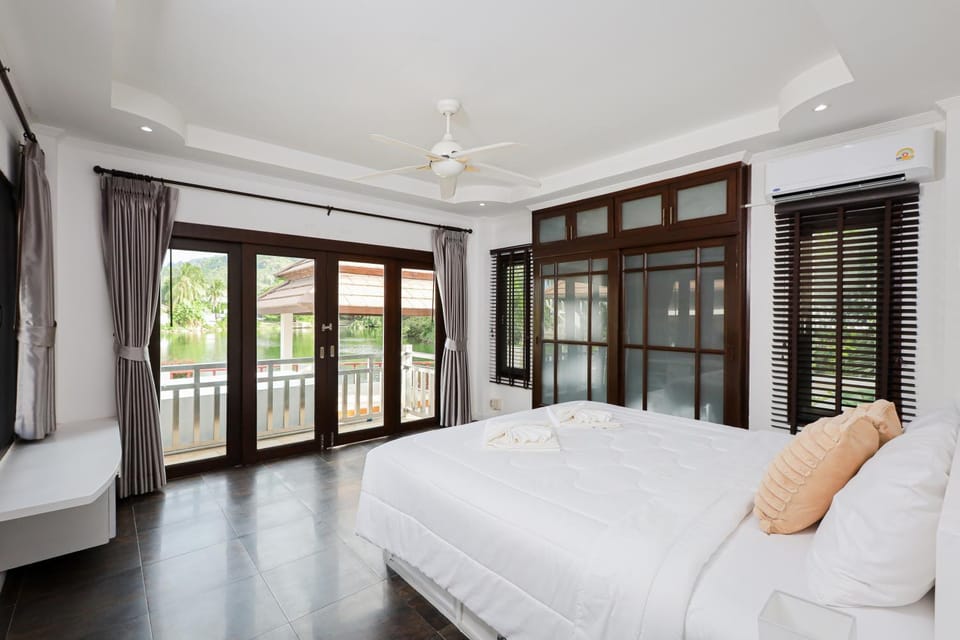 Bed, View (from property/room), Balcony/Terrace, Photo of the whole room, Bedroom