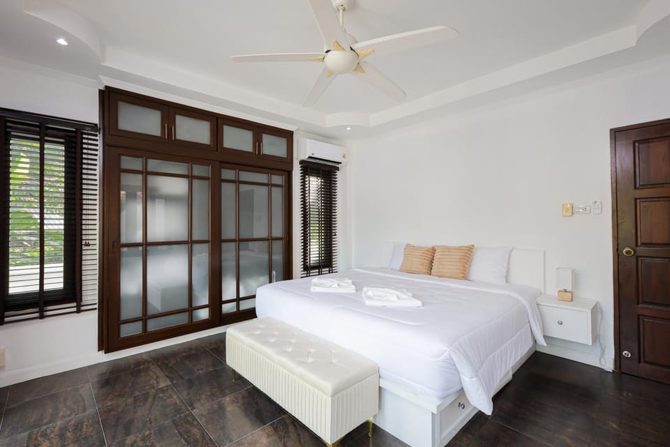 Bed, Photo of the whole room, Bedroom, wardrobe