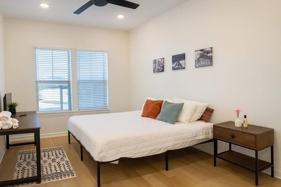 A plus location pool washer dryer gym modern Apartment in Sherman