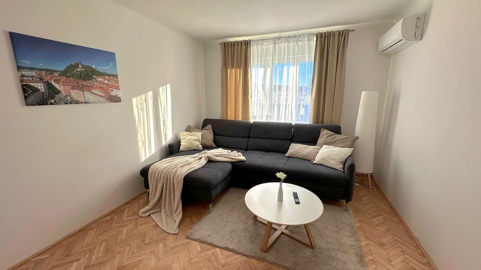 MurCity Apartment - where comfort meets city flair Apartment in Graz