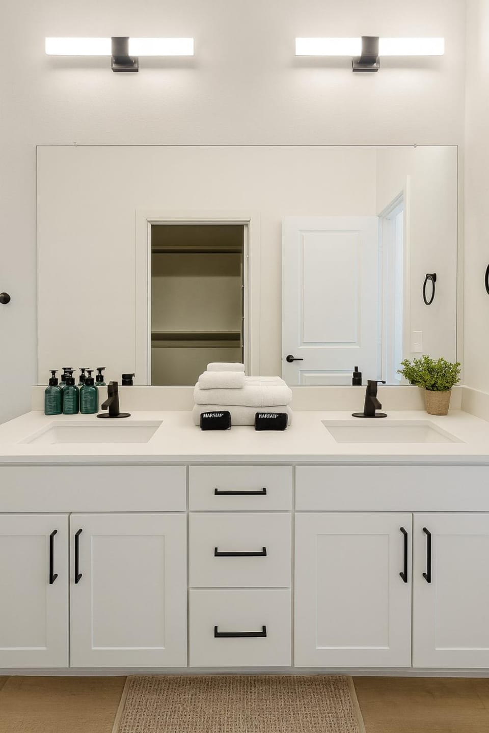 Cozy & Chic - Worker Friendly Apartment in Sherman