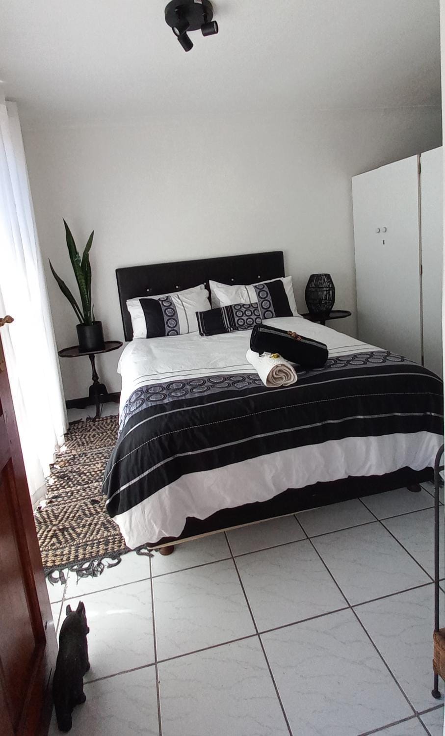 A Stone's Throw Away Apartment in Cape Town