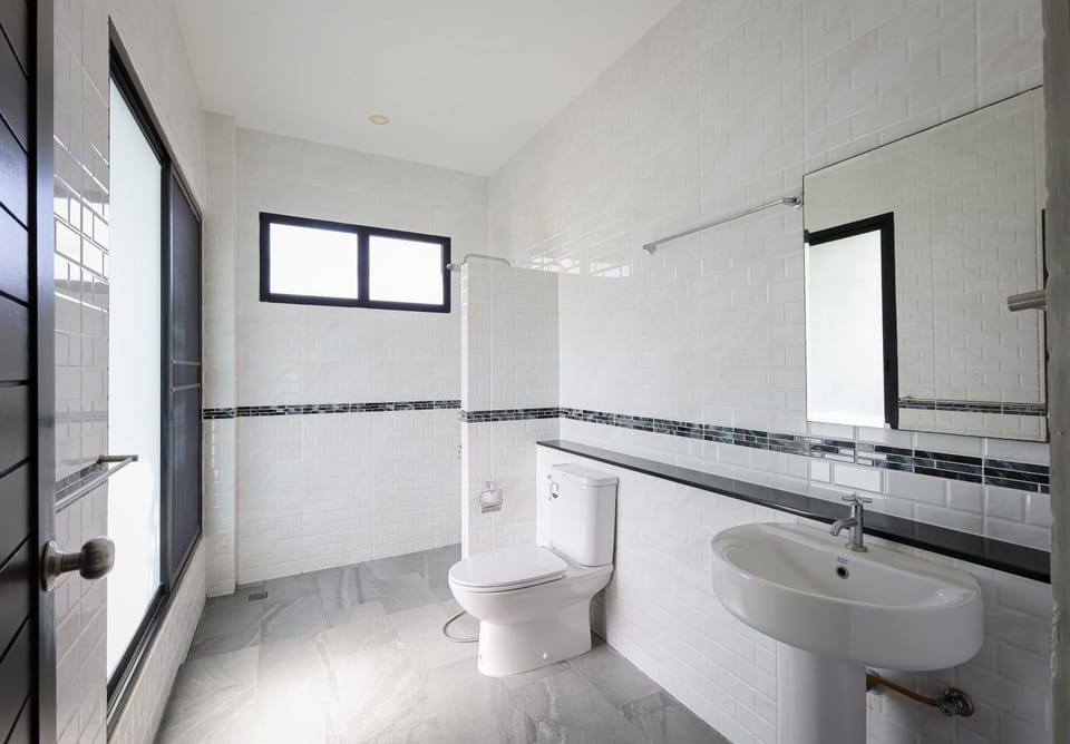 Shower, Toilet, Bathroom, Bath, bidet, towels
