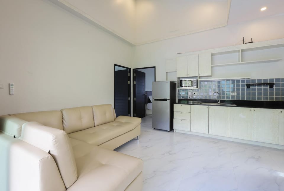 Kitchen or kitchenette, Living room, Seating area