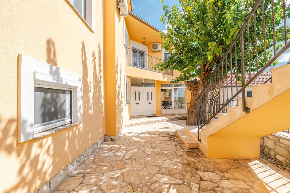 Villa Manda Villa in Šibenik-Knin County, Croatia