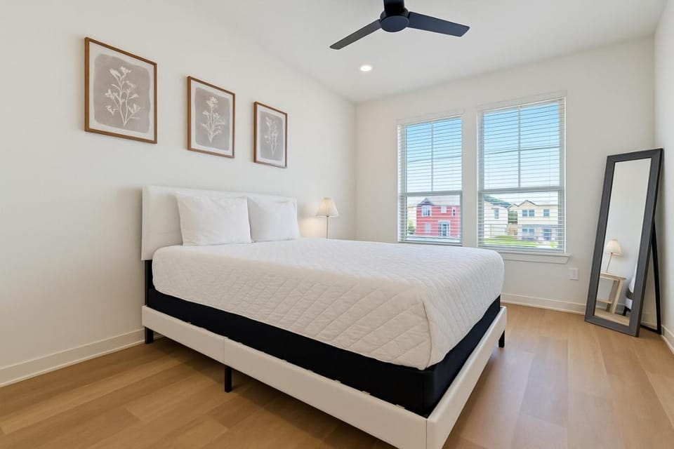 Gym Pool WasherDryer WorkerFriendly A plus Location Apartment in Sherman