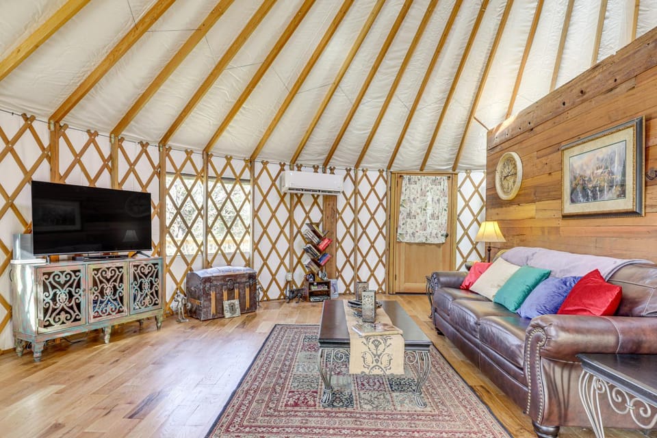Glamping w/Mountain Views! Newport Yurt Retreat! House in Tennessee