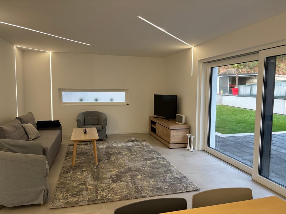 Communal lounge/ TV room, TV and multimedia, Living room, Seating area