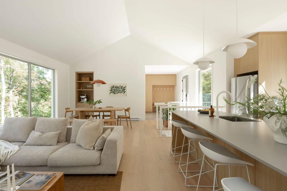 Kitchen or kitchenette, Living room, Seating area, Dining area