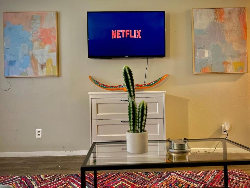 KING bed central worker-friendly LongStayDiscount Apartment in Sherman