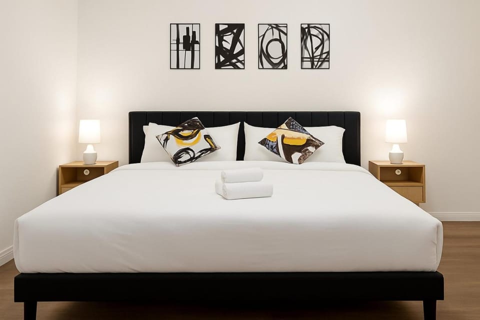 KINGbed resort style pool gym nearTheHeights Apartment in Houston