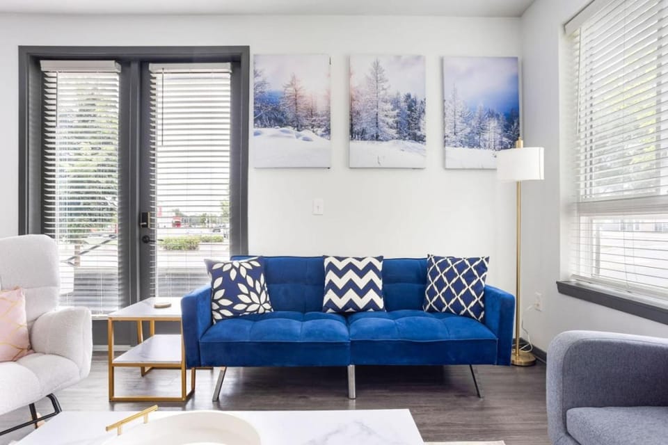 Bright & Cozy 2BR Retreat w Parking Broad Ripple Apartment in Indianapolis