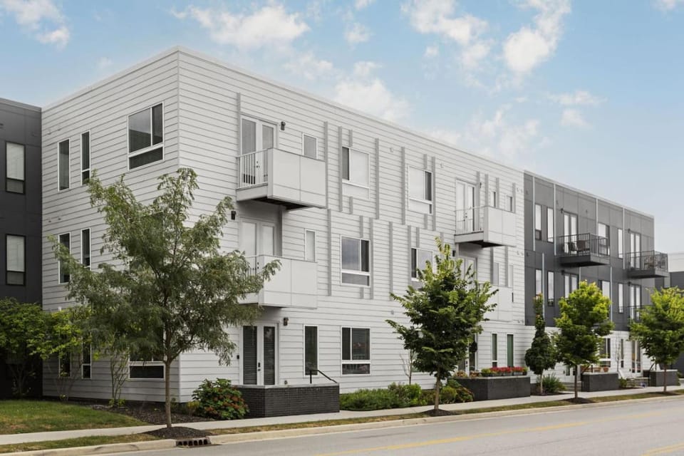 Bright & Cozy 2BR Retreat w Parking Broad Ripple Apartment in Indianapolis
