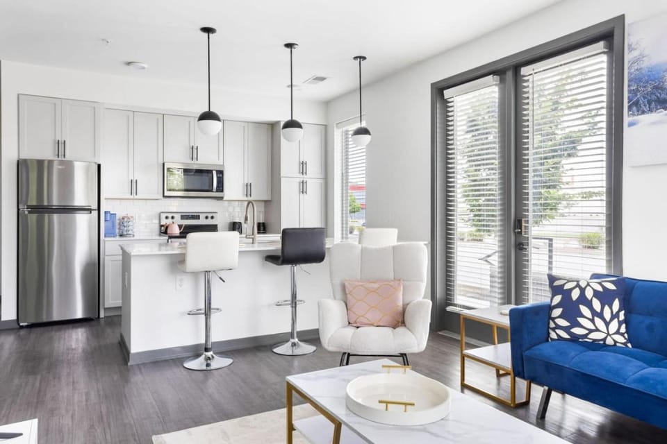 Bright & Cozy 2BR Retreat w Parking Broad Ripple Apartment in Indianapolis